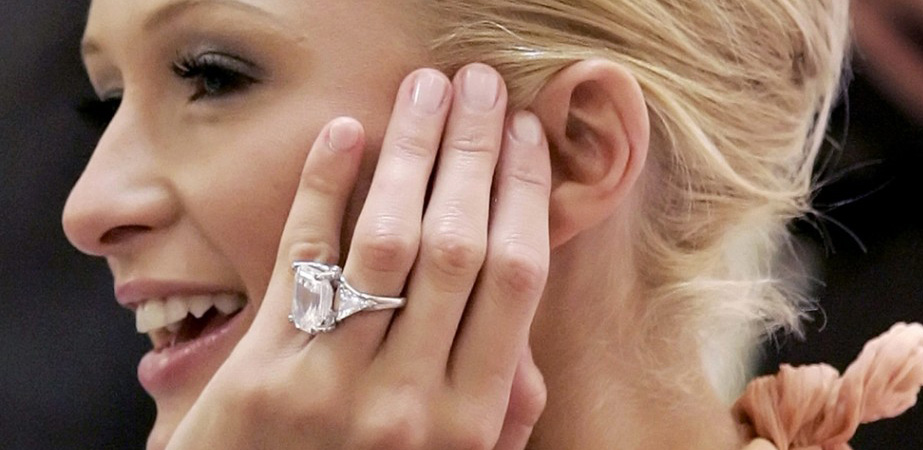 El anillo de compromiso de Paris Hilton costó 2 millones de dólares