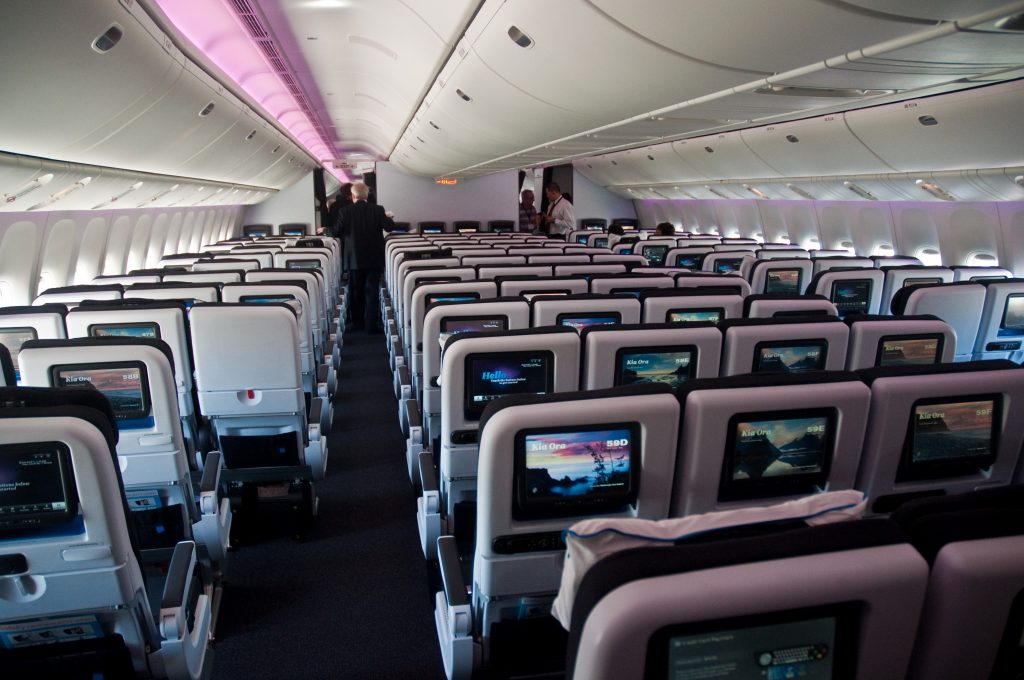 Aquí es donde te tienes que sentar para que te atiendan increíble en un avión