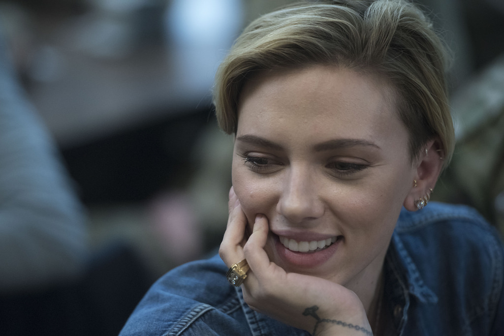  El próximo papel de Scarlett Johansson será como un hombre trans y nadie está contento
