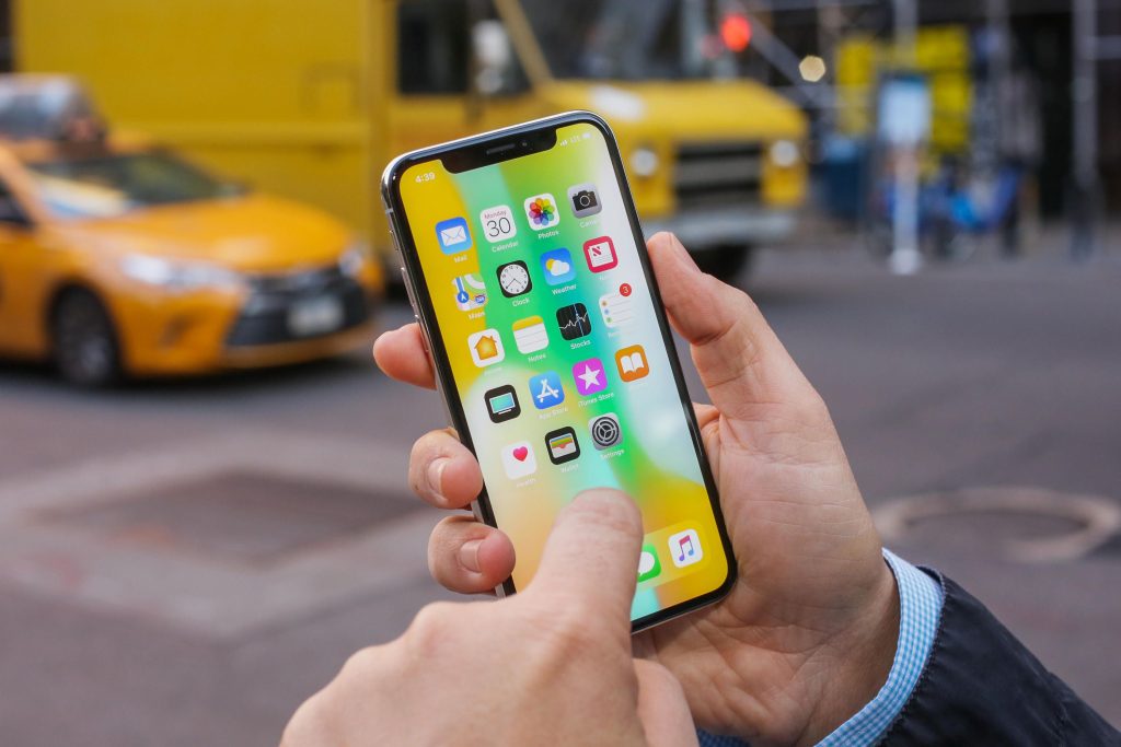 Apple sigue a Huawei y su iPhone le apuesta a las cámaras y zoom