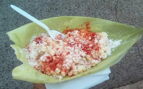 El nuevo invento gastronómico mexicano: esquites en hoja de tamal… WTF?