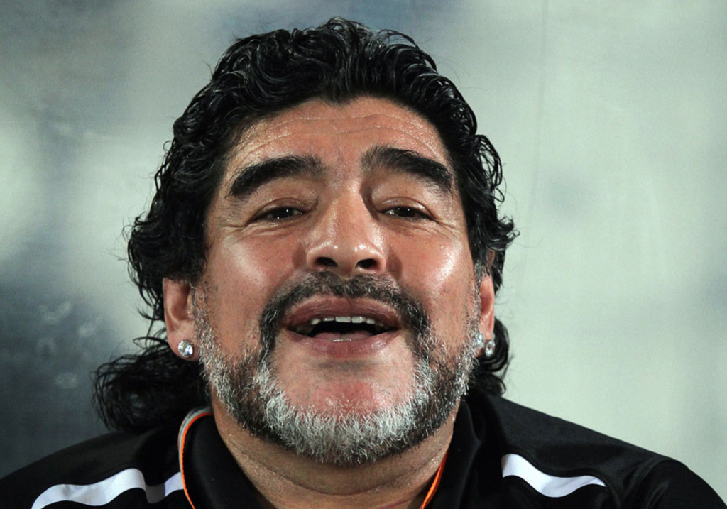 Maradona ya dio su primer periodicazo y no lleva ni una semana en México