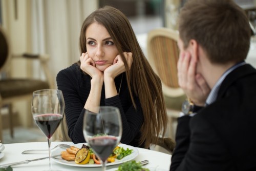11 preguntas que garantizan no tener silencios incómodos en tu primera cita
