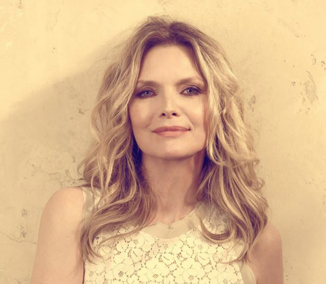 A sus 60 años Michelle Pfeiffer sigue rompiendo corazones mira sus fotos