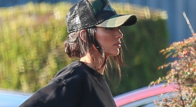  Kendall Jenner salió en “fachas” a la calle. ¿O sea? Leggins mega entallados