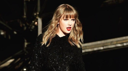 Taylor Swift y su escote masivo que quiere que veas una y otra vez