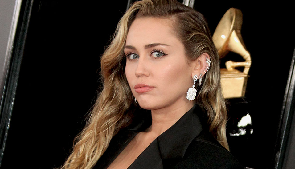 Miley Cyrus deslumbró en los Grammy gracias a este look