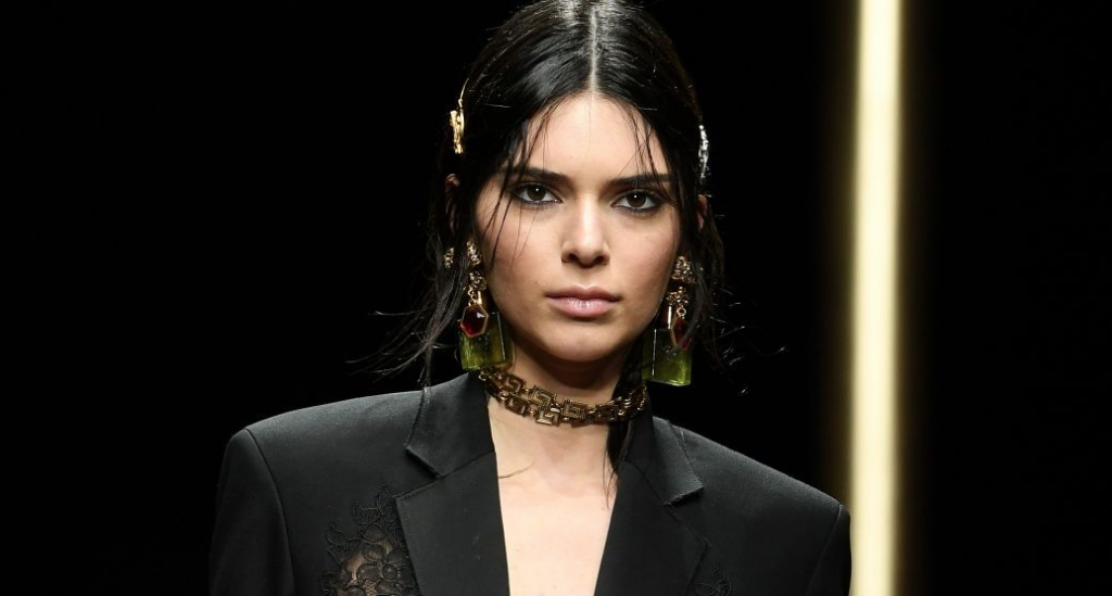 Kendall Jenner se empoderó en grande en la gala Versace