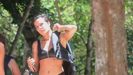 Acción en bikini de la cantante Halsey en algún lugar de México