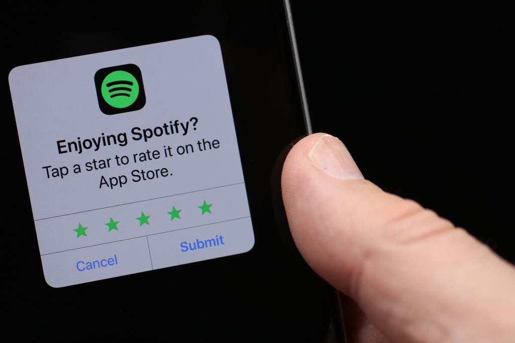 Te decimos porque se están peleando Spotify y Apple
