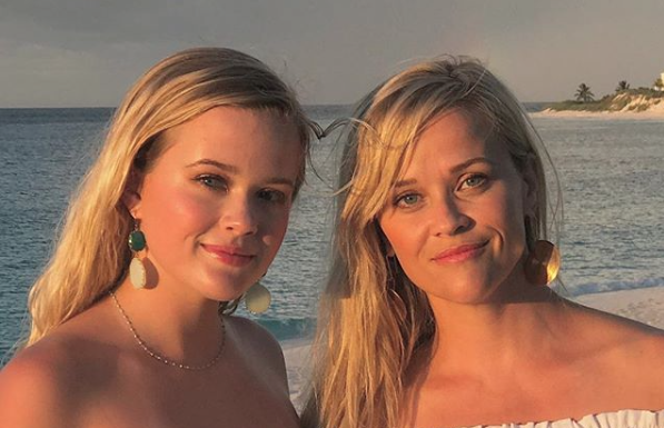 La hija de Reese Witherspoon es como su versión hot (y prohibida)