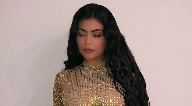 Kylie Jenner no se ve tan mal sin maquillaje… al contrario