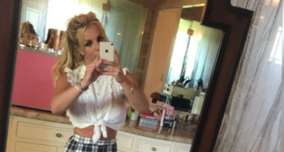  Colegiala… así fue el nuevo look que dejó ver Britney Spears en su selfie