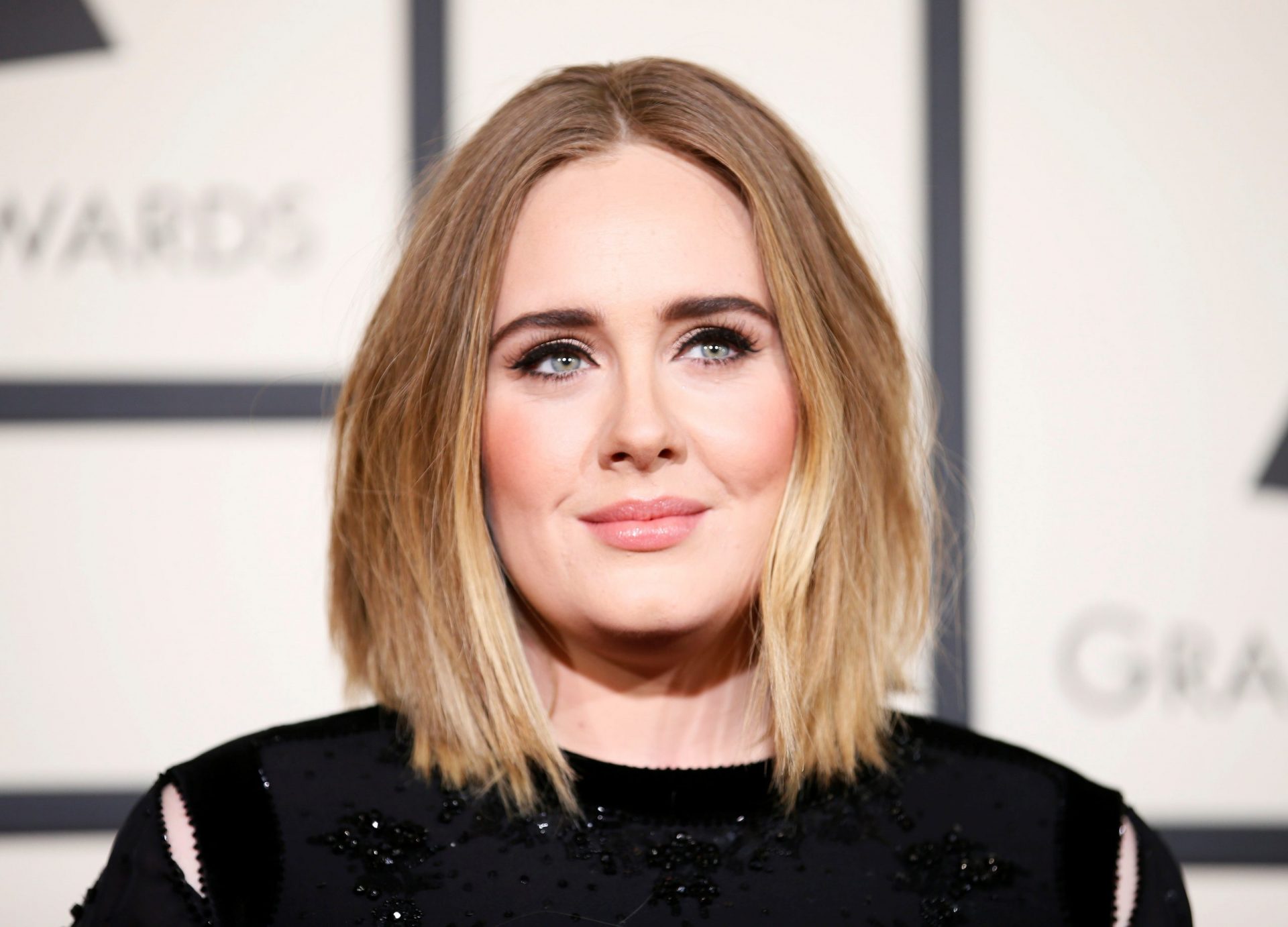 La foto paparazzi de Adele  la hace ver muy diferente a como la conocimos