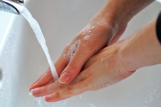 No lavar bien tus manos hace que desperdicies millones de litros de agua