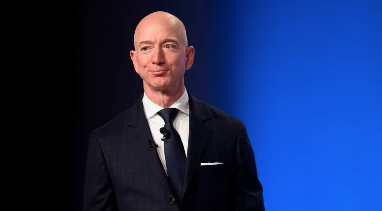 A Jeff Bezos lo atacaron por apoyar el antirracismo y así respondió