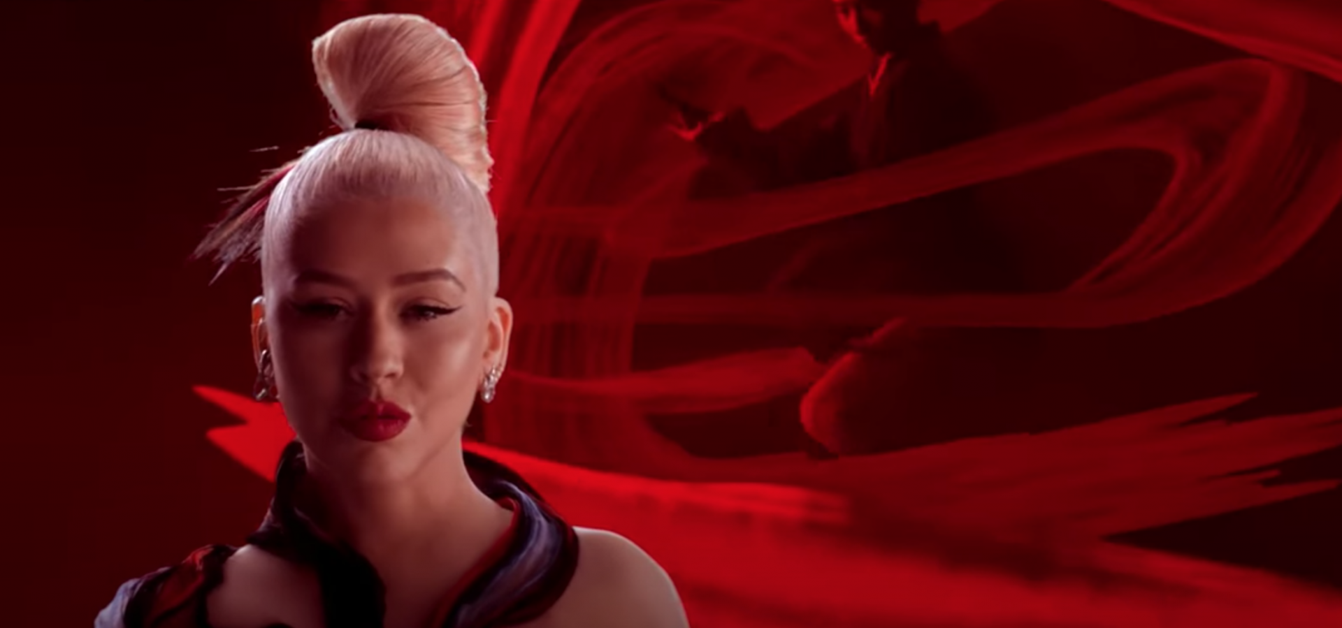  Christina Aguilera estrenó el video de “El Mejor Guerrero” para la peli Mulán