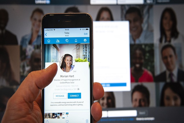 LinkedIn ahora le entró a eso de las historias como Instagram y Snapchat