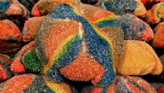 Un Pan de muerto llamado Catrina y de colores como el arcoíris