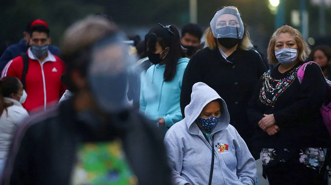 Picos de contagio se podrían mantener hasta marzo según opiniones expertas