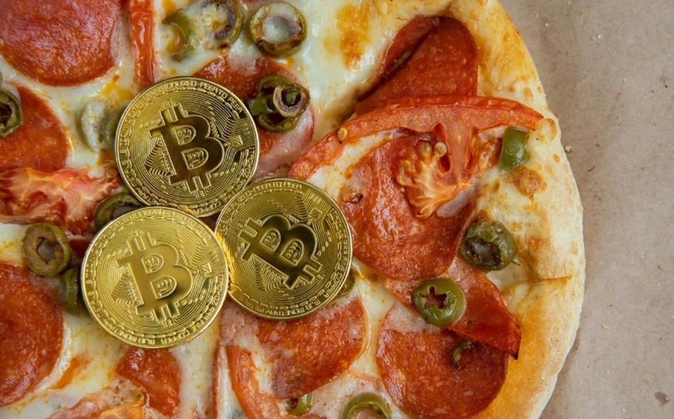  Las dos pizzas que un hombre compró en 2010 con 10,000 Bitcoins