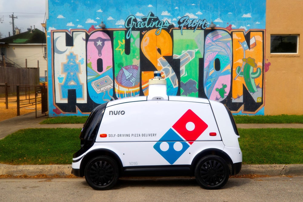  Domino’s repartirá pizzas con un simple robot. Así funciona