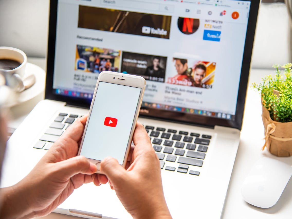 YouTube meterá anuncios en todos sus videos; no a todos les va a pagar