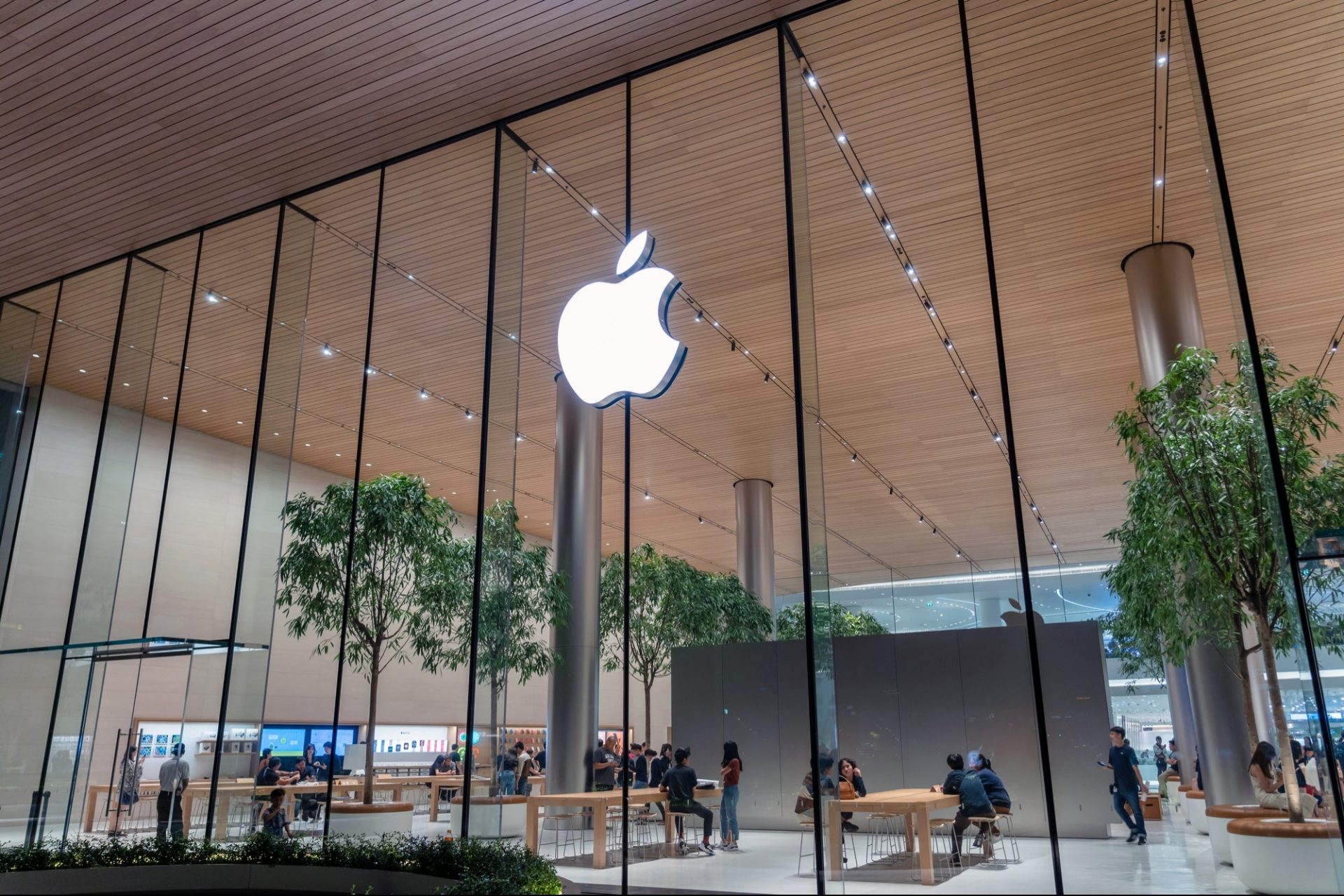  Apple no va a regresar, aún, a sus oficinas por contagios de covid-19