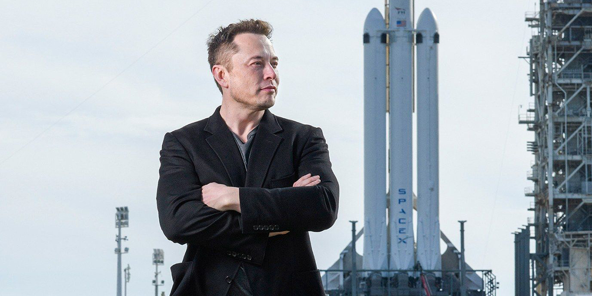 Elon Musk viajará al espacio con la empresa que es su competencia