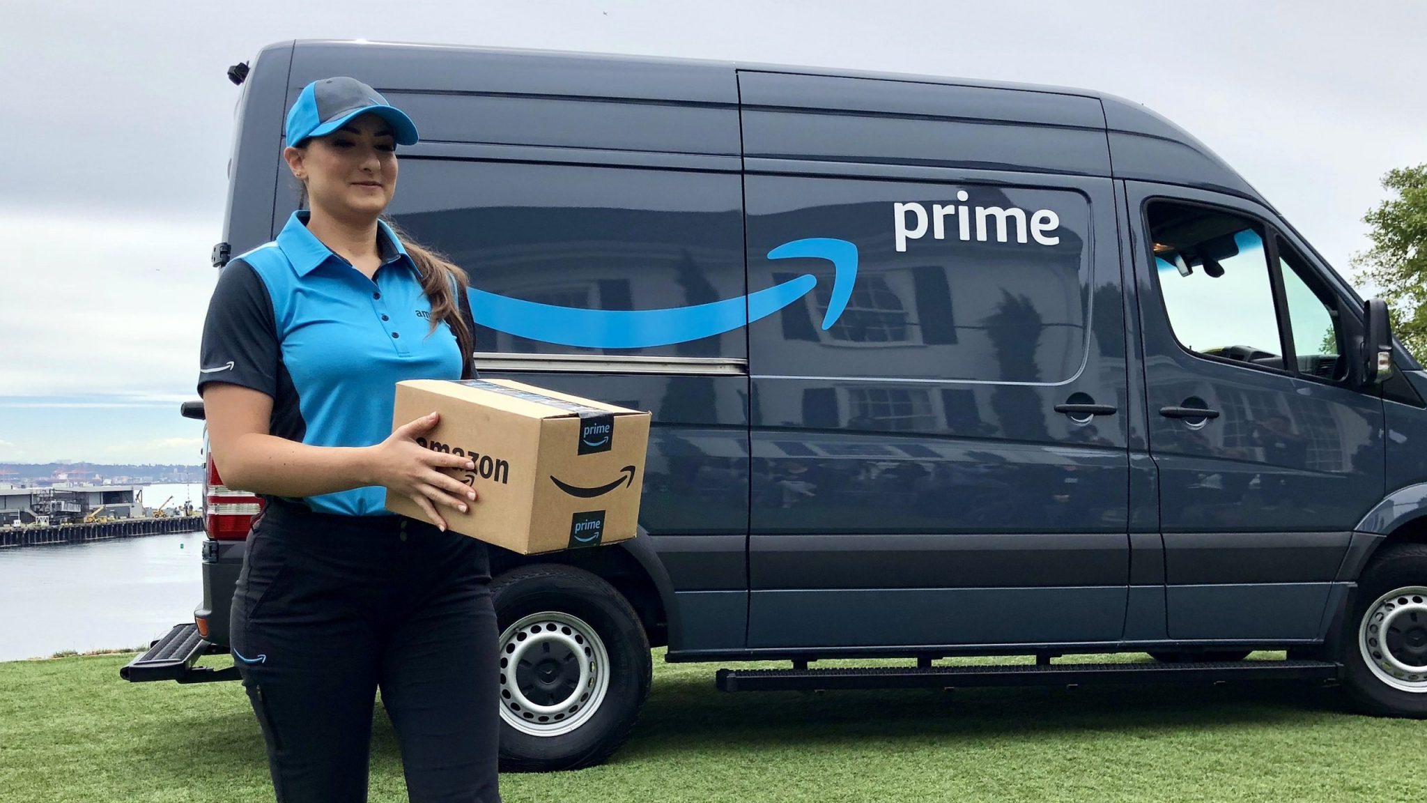 Una camioneta de Amazon hizo la "entrega" de una mujer