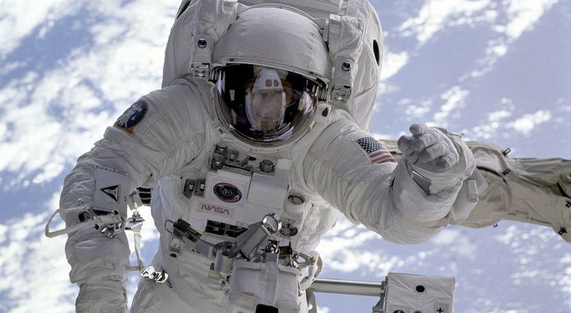 Astronautas de SpaceX se quedaron sin baño y van a usar pañal