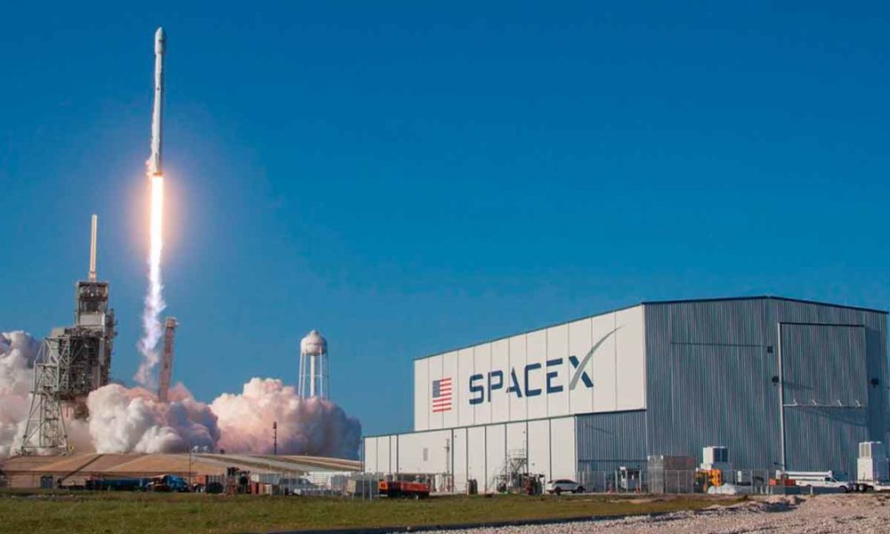 En enero, por fin, SpaceX va a poner en órbita, su nave espacial