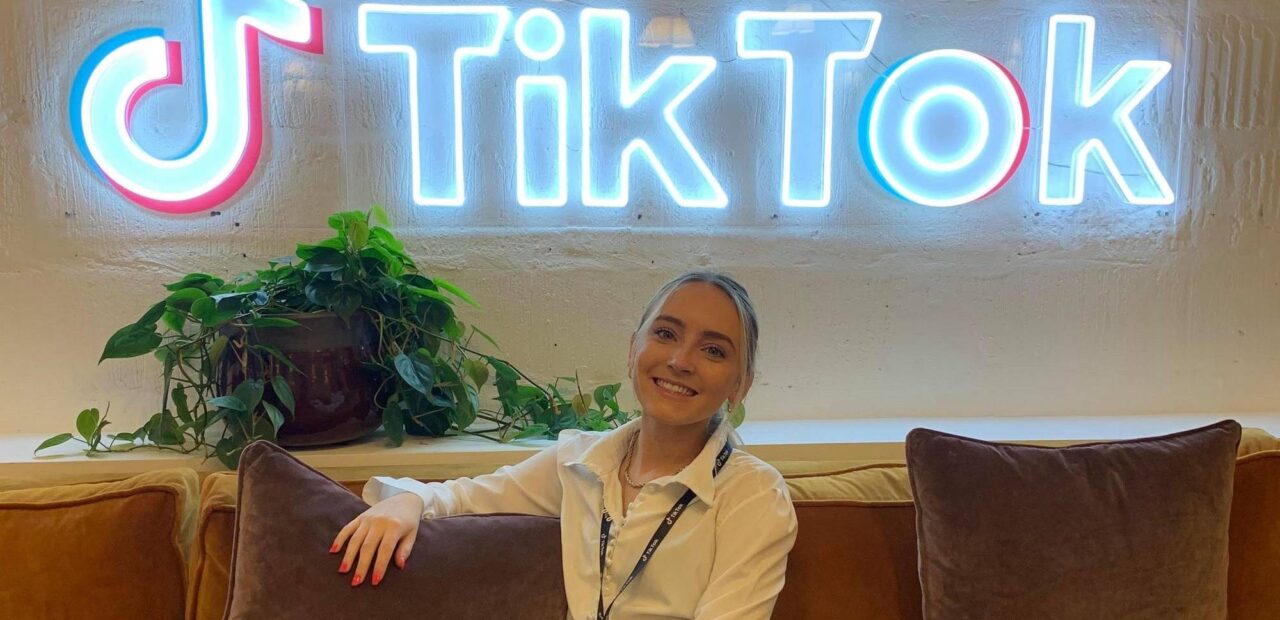 Elle Wilmot creó un currículum en TikTok y consiguió trabajo en empresa