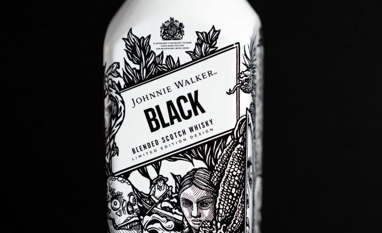  Johnnie Walker lanza botella diseñada por la  MURALISTA PAOLA DELFÍN